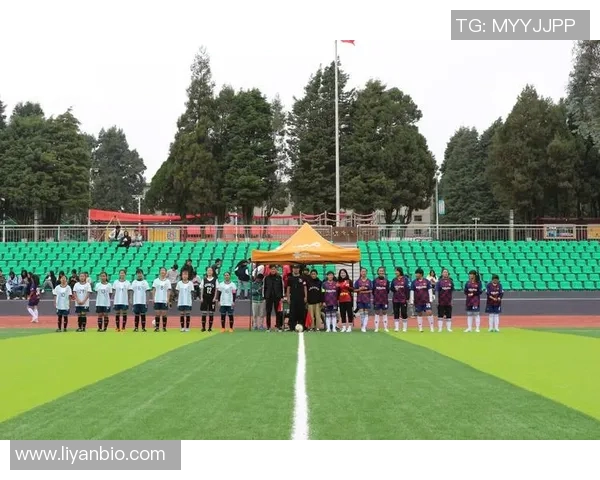 球星们如何通过足球传递梦想与热情激励年轻一代踢出精彩人生